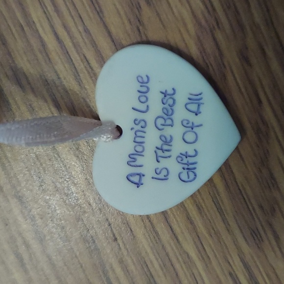 Precious Moments porcelain box w/girl, bow and heart - Picture 10 of 10